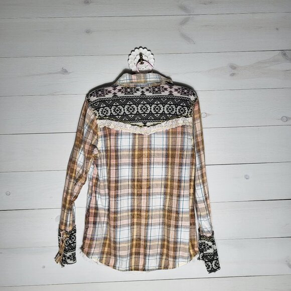 gimmicks by BKE  100% cotton Western Boho Aztec lace trim button down shirt. - Picture 3 of 7